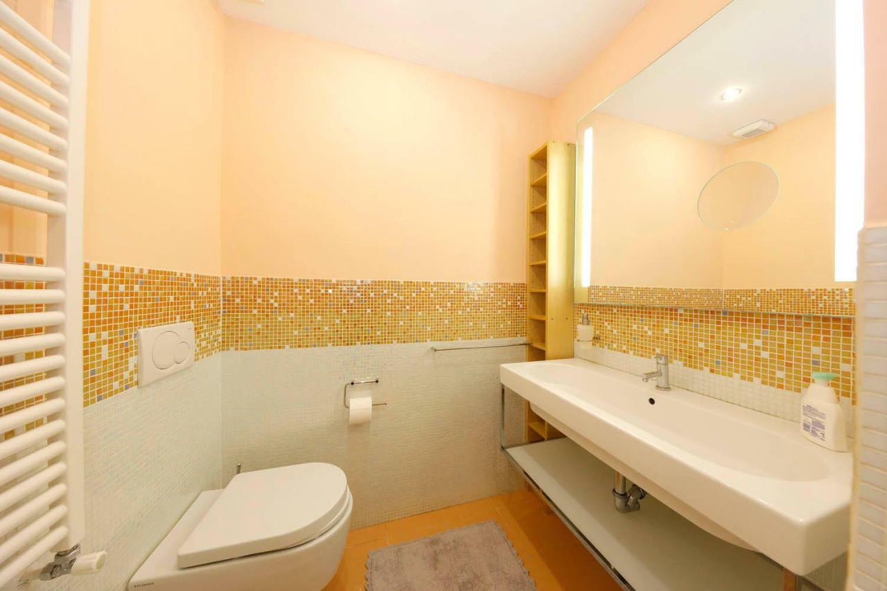 Siena Uptown - Sabrina'S Cozy Apartment Екстер'єр фото